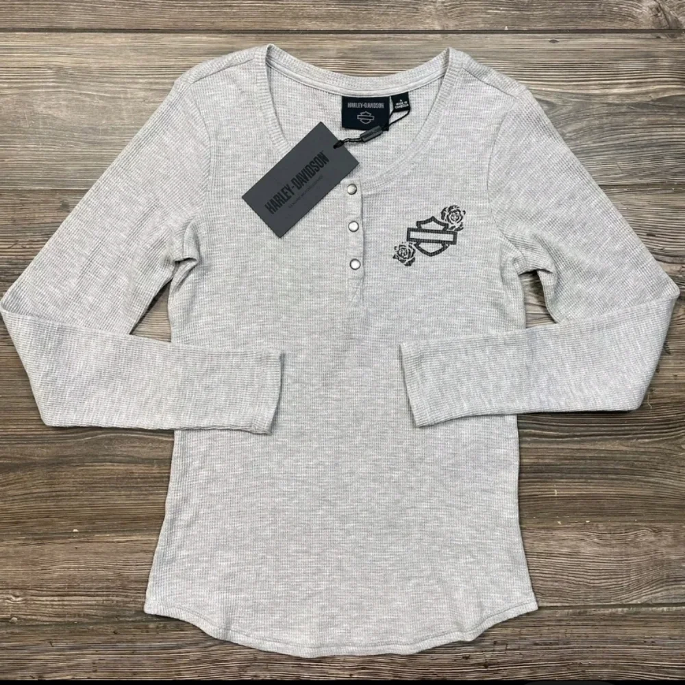 NWT Harley Davidson Women's Fireside Roses Thermal Henley Gray Size 1W - Picture 2 of 8